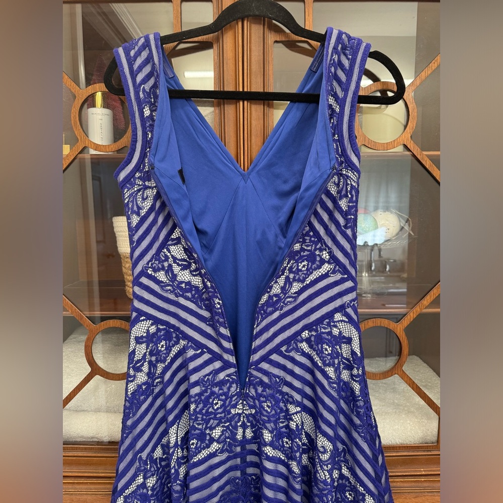 TADASHI SHOJI  royal blue V-neck lace midi formal evening dress size 4 - Picture 8 of 13